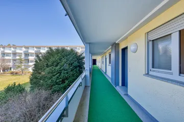 Laubengang zum Eingang