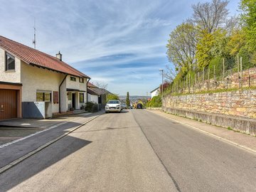 Haus & Straße v. Osten