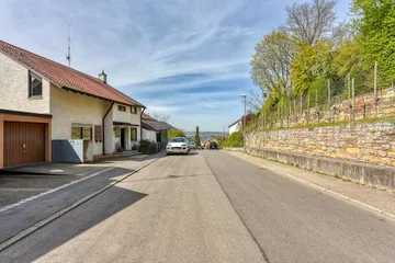 Haus & Straße v. Osten