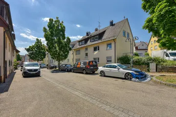 Haus und Straße von Norden