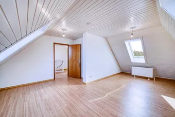 Dachzimmer zur Galerie