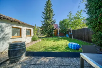 Terrasse & Garten nach Osten