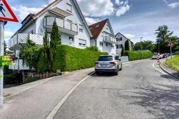 Haus & Straße nach oben