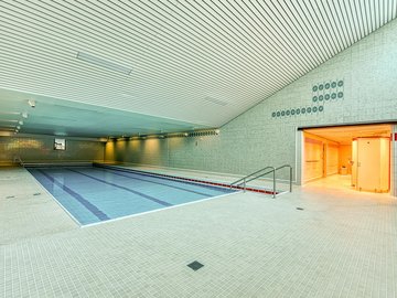 Schwimmbad zum Eingang
