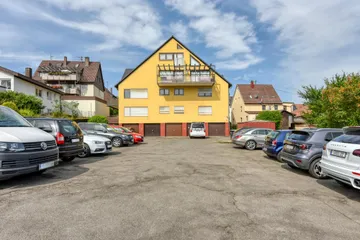 Haus Ost & Parkplatz