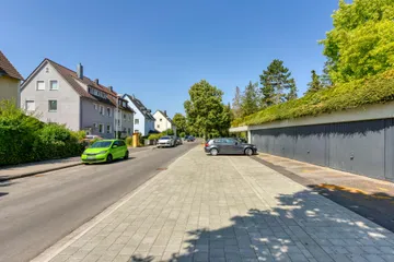 Straße von Osten