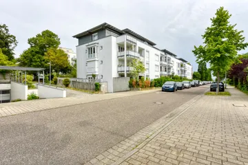 Haus & Straße v. Westen