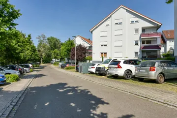 Haus & Straße von Westen