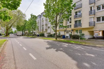 Haus und Straße nach Süden