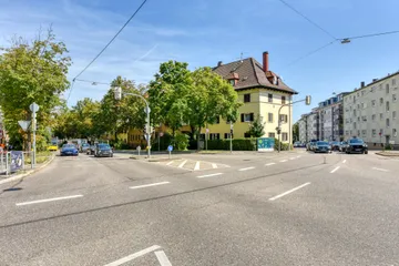 Haus & Straße von Süd-Westen