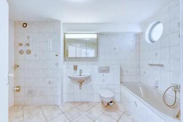 Bad mit Wanne
