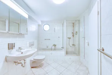 Bad mit Dusche