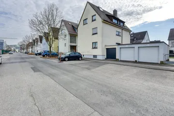 Haus & Straße von Nord-Westen