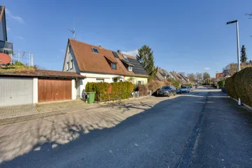 Haus & Straße v. Süd-Westen