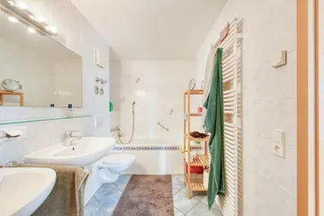 Bad mit Wanne