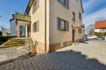 Hauszugang & Terrasse