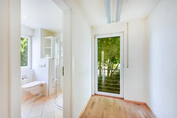 EG, Garderobe zum Bad