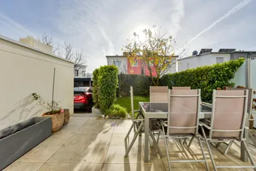 Terrasse & Garten nach Süden