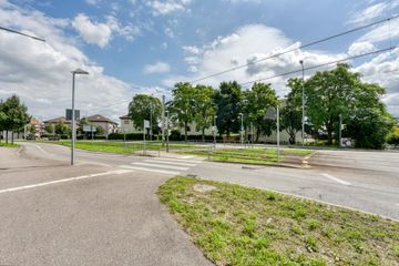 Haus & Straße v. Westen