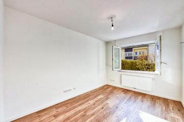 EG, Kinderzimmer v. Tür