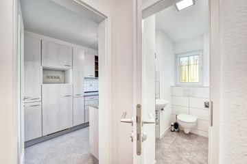 EG, Küche & sep. WC