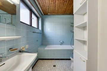 Bad mit Wanne