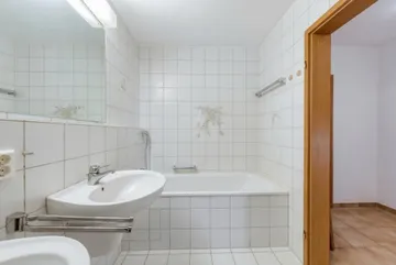 Bad mit Wanne