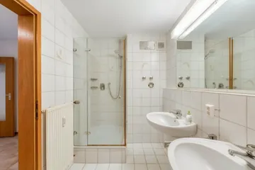 Bad mit Dusche