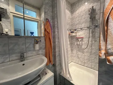 Bad mit Dusche