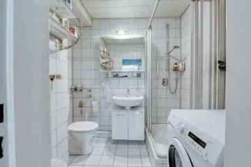 Bad mit Dusche & WM