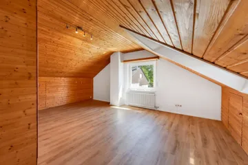 Dachzimmer v. rechts