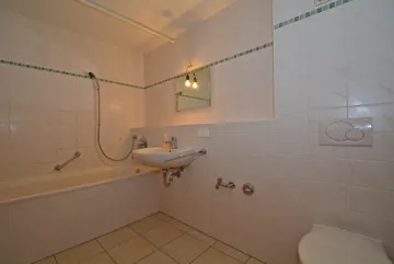 Haupt-Bad mit Wanne