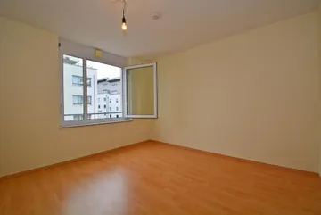 Schlafzimmer mit Laminat