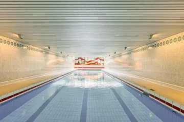 Schwimmbad von hinten