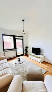 Wohnzimmer mit Balkon