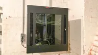 Schaltschrank des Ethernet CAT 6 LAN-Netzwerks im Kellergeschoss