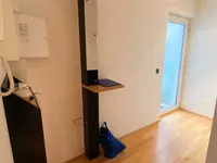 Wohnungseingang mit Garderobe