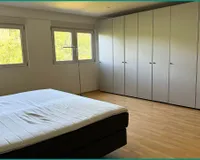 Das Schlafzimmer bietet sehr viel Platz und...