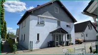 Hausansicht von der Straße links