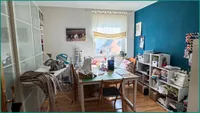 Hobbyraum oder Ankleidezimmer im Erdgeschoss neben...