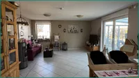 Viel Platz im hellen Wohn-Esszimmer im Erdgeschoss mit...
