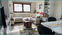 Blick in das Wohn- und Esszimmer mit...