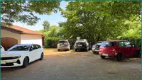Parkplatz mit 7 Pkw-Stellplätzen