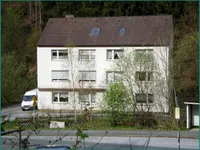 Blick auf das Mehrfamilienhaus von oben