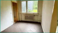 Durchgangsraum neben der Küche als Esszimmer