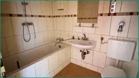 Badezimmer mit Badewanne