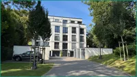 Modernes 11 Parteien-Wohnhaus...