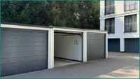 Moderne Garage mit...