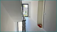 Helles und modernes Treppenhaus