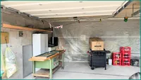 Werkbank in einer der Garagen